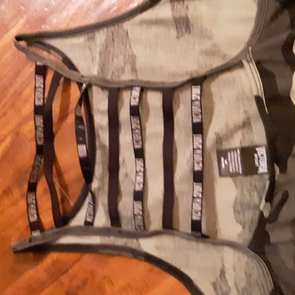 Victoria Sport womens medium tank top - Picture 2 of 3